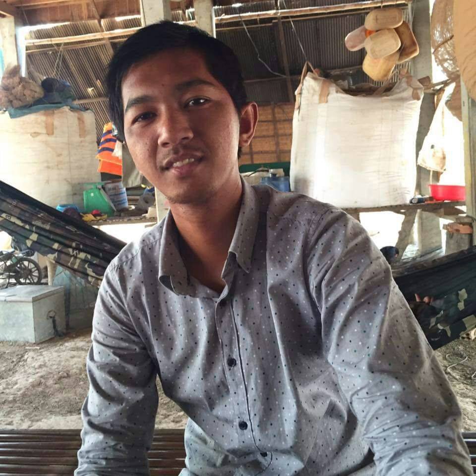 លោក ដូច កូនប្រុសរបស់លោក ថៃគឹមហេង